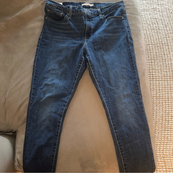 Levi 311 shaping skinny jeans in size 32 - Picture 5 of 6